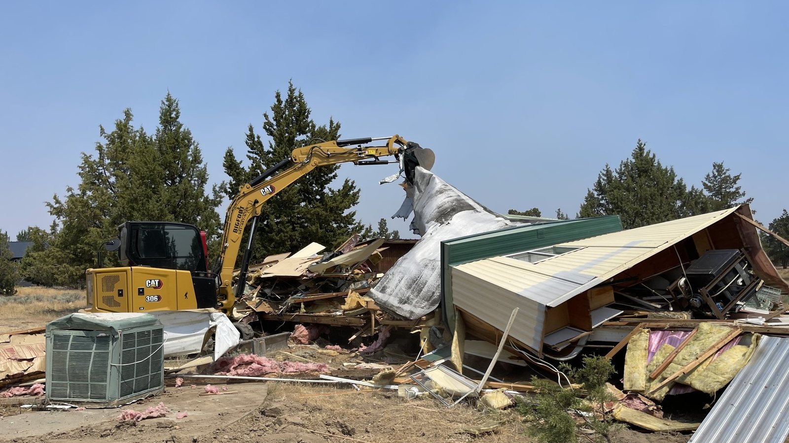 Outbuilding demolished and loaded out with an excavator on a Central Oregon property